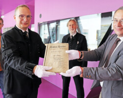 Übergabe eines Zechenregisters von 1805 an das Bergarchiv (Foto: W. Josch) Übergabe eines Zechenregisters von 1805 an das Bergarchiv (Foto: W. Josch)