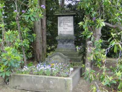 Pflege des Grabes von Moritz Wilhelm Döring, Dichter des „Bergmannsgruß“