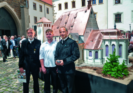 Übergabe des Dommodells an den Verein Klein-Erzgebirge e.V. anlässlich der 850-Jahr-Feier Freibergs