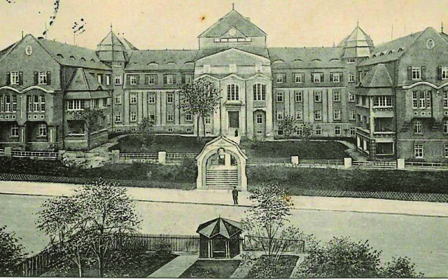 St.-Johannis-Hospital kurz nach Fertigstellung 1911 St.-Johannis-Hospital kurz nach Fertigstellung 1911