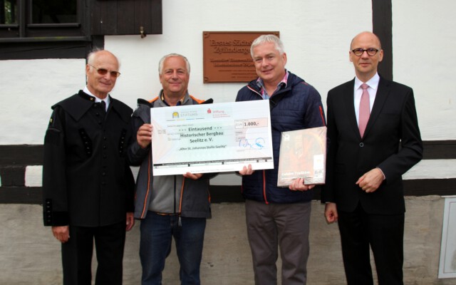 Übergabe des Förderpreises 2019 zum Tag der Schauanlagen an den Verein Historischer Bergbau Seelitz e.V. Tag der Schauanlagen mit Förderpreisverleihung 2019 auf dem Gelände des Zylindergebläses in Muldenhütten